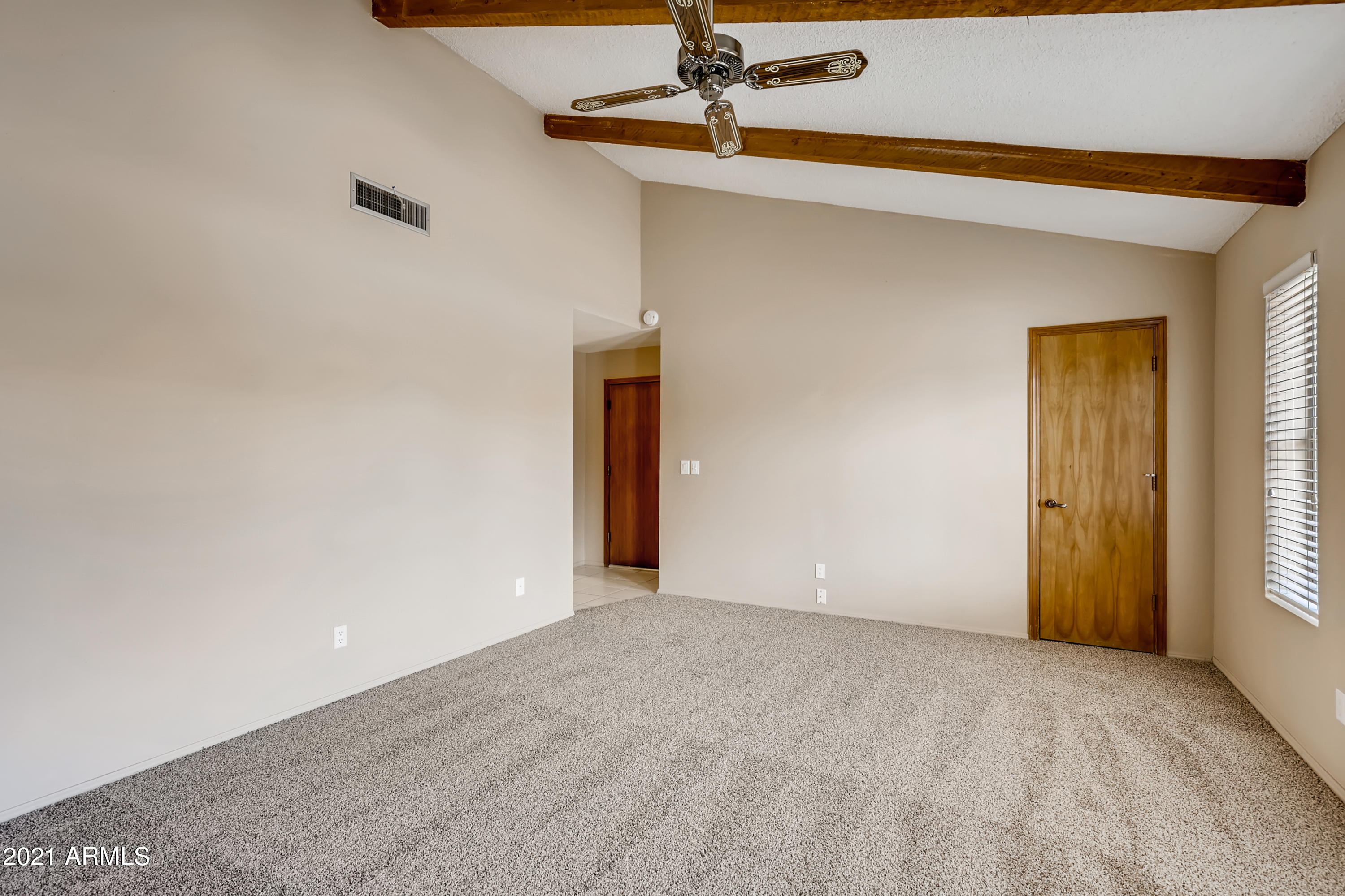 2329 North Recker Road, Unit 52 Mesa, AZ 85215 - Photo 4 of 33 452497641-12 Living Room