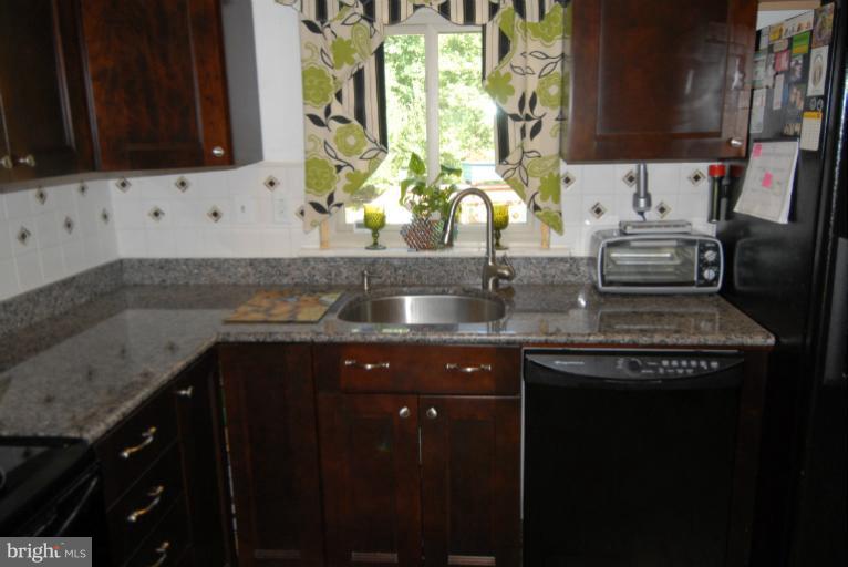 888 Beech Tree Road Severn, MD 21144 - Photo 11 of 16 Kitchen