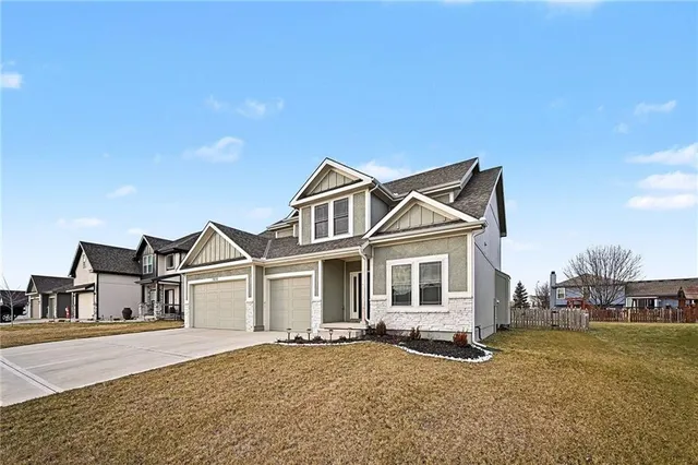 $544,000 | 7812 Northeast 107th Street, Kansas City, MO 64157