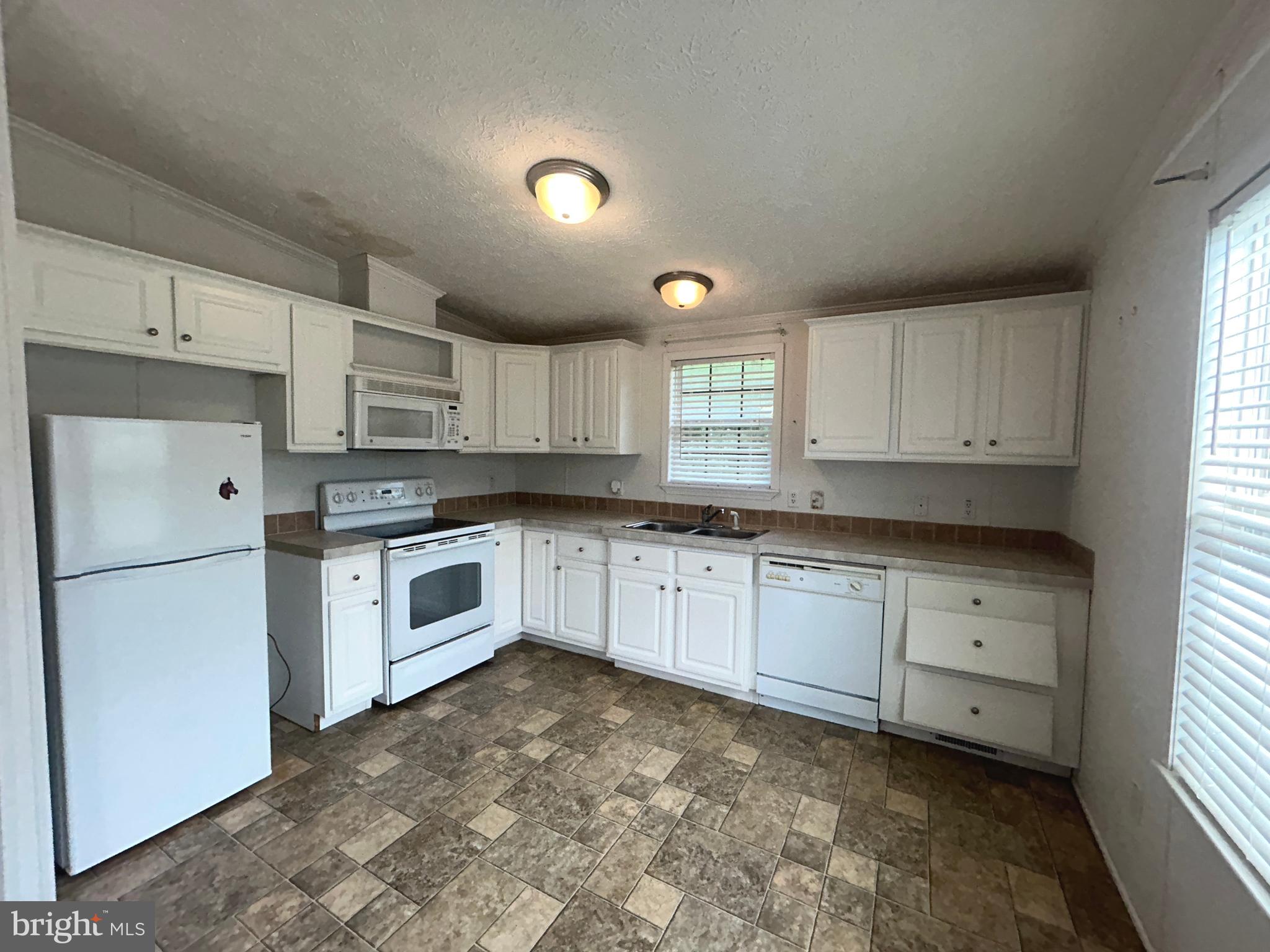 23221 Independence Road Unionville, VA 22567 - Photo 26 of 41 Kitchen