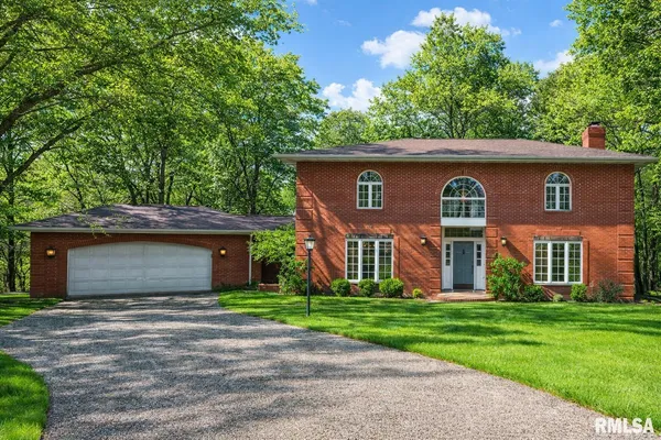 $559,900 | 319 West Ravinwoods Road, Peoria, IL 61615