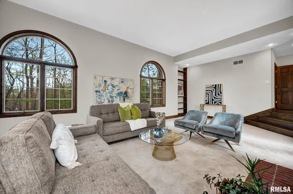 $559,900 | 319 West Ravinwoods Road, Peoria, IL 61615