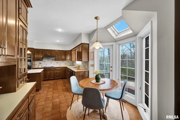 $559,900 | 319 West Ravinwoods Road, Peoria, IL 61615
