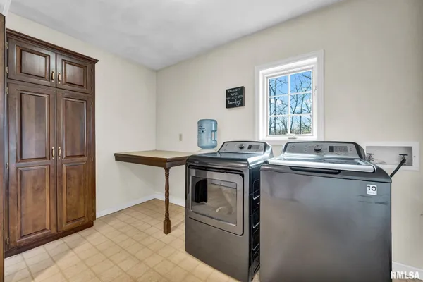 $559,900 | 319 West Ravinwoods Road, Peoria, IL 61615