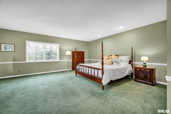 $559,900 | 319 West Ravinwoods Road, Peoria, IL 61615
