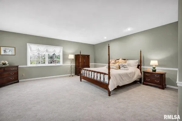 $559,900 | 319 West Ravinwoods Road, Peoria, IL 61615