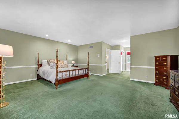 $559,900 | 319 West Ravinwoods Road, Peoria, IL 61615
