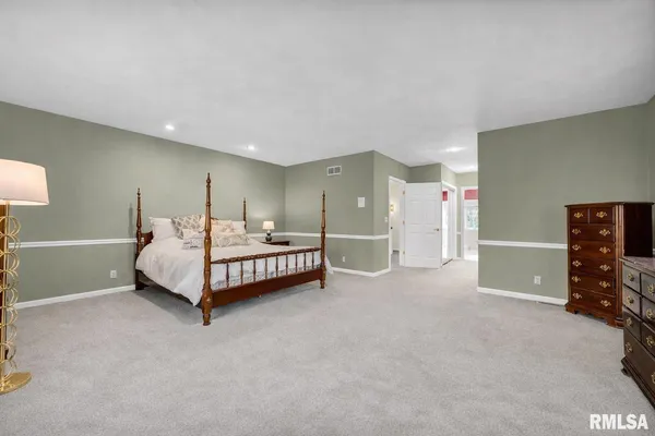 $559,900 | 319 West Ravinwoods Road, Peoria, IL 61615