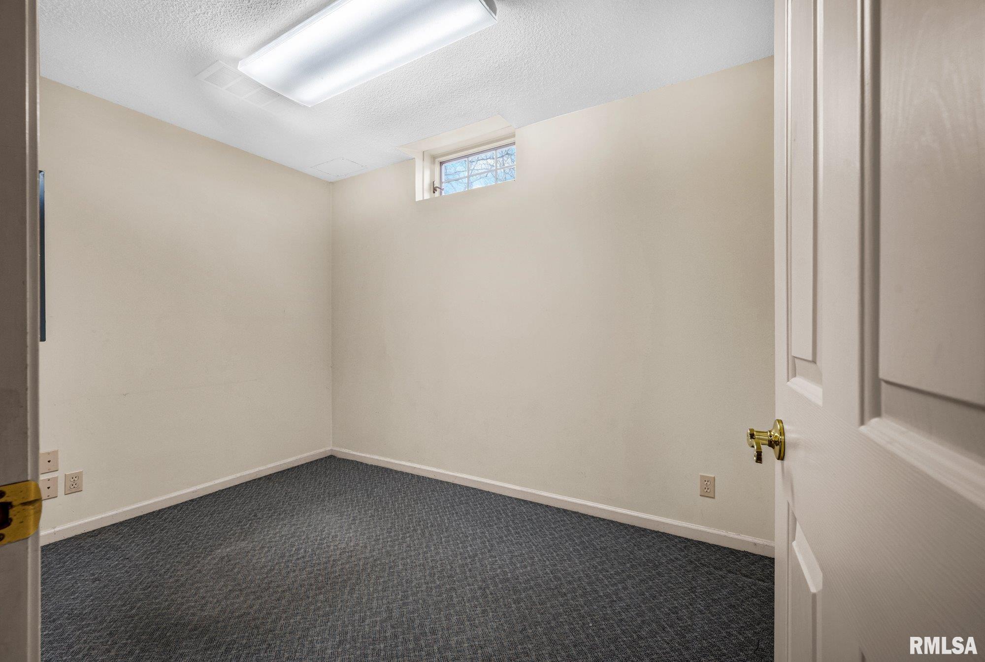 319 West Ravinwoods Road Peoria, IL 61615 - Photo 38 of 59