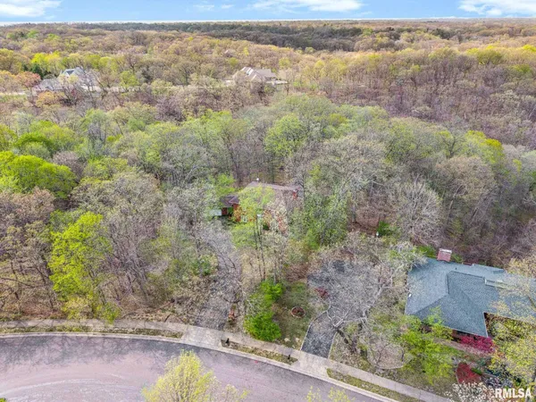 $559,900 | 319 West Ravinwoods Road, Peoria, IL 61615