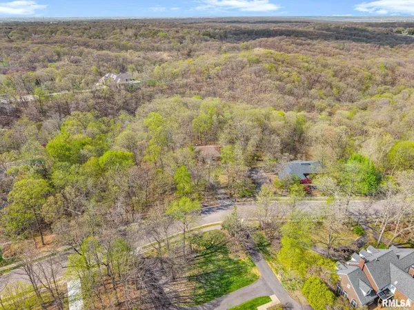 $559,900 | 319 West Ravinwoods Road, Peoria, IL 61615