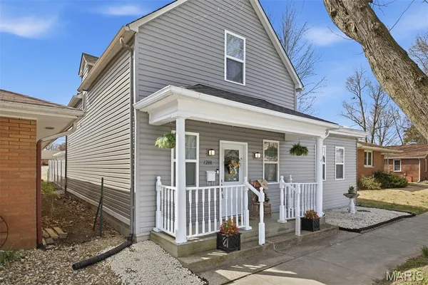 $239,900 | 1208 Main Street, Highland, IL 62249