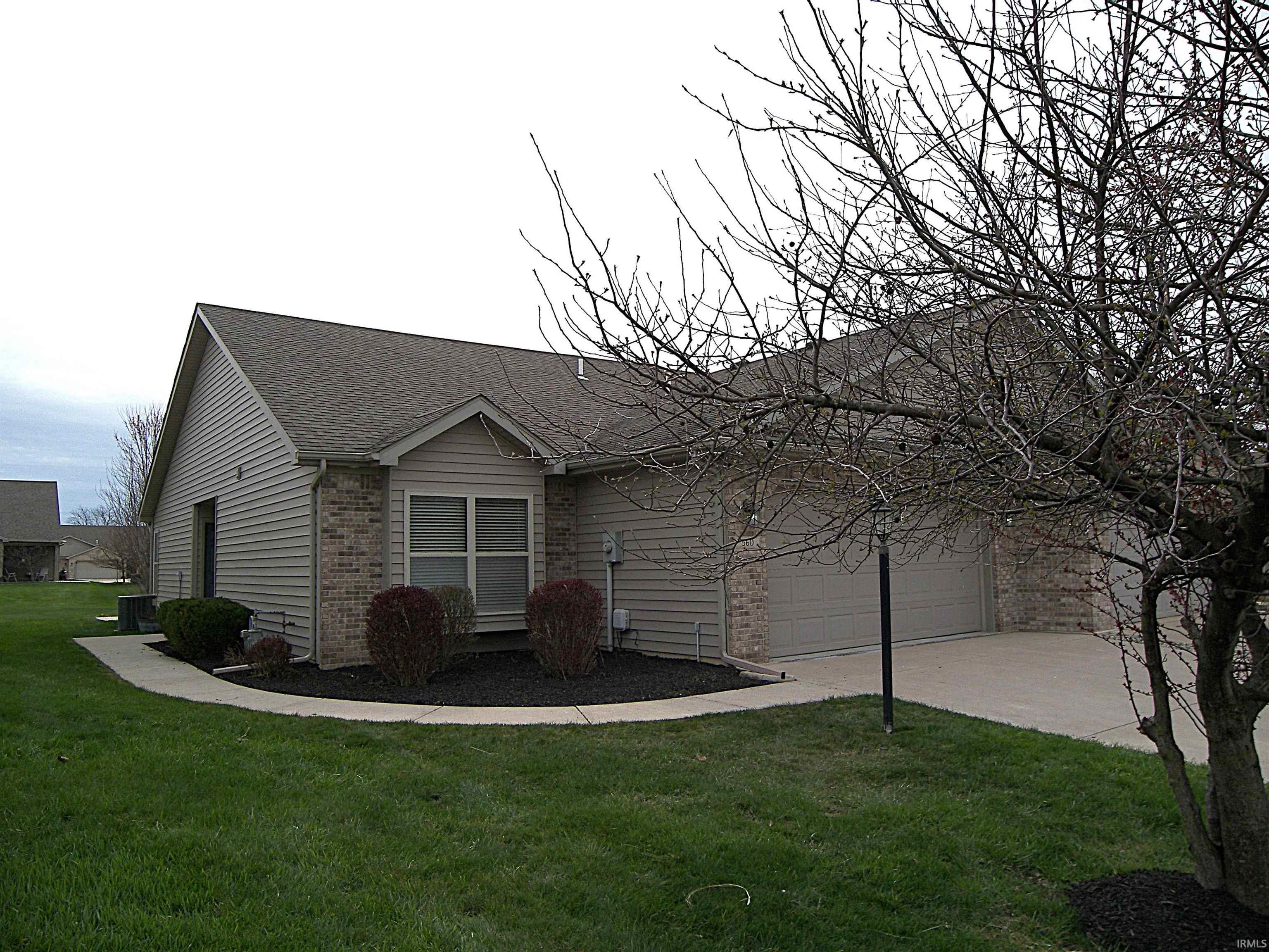 560 Buck Trail Warsaw, IN 46582 - Photo 2 of 36