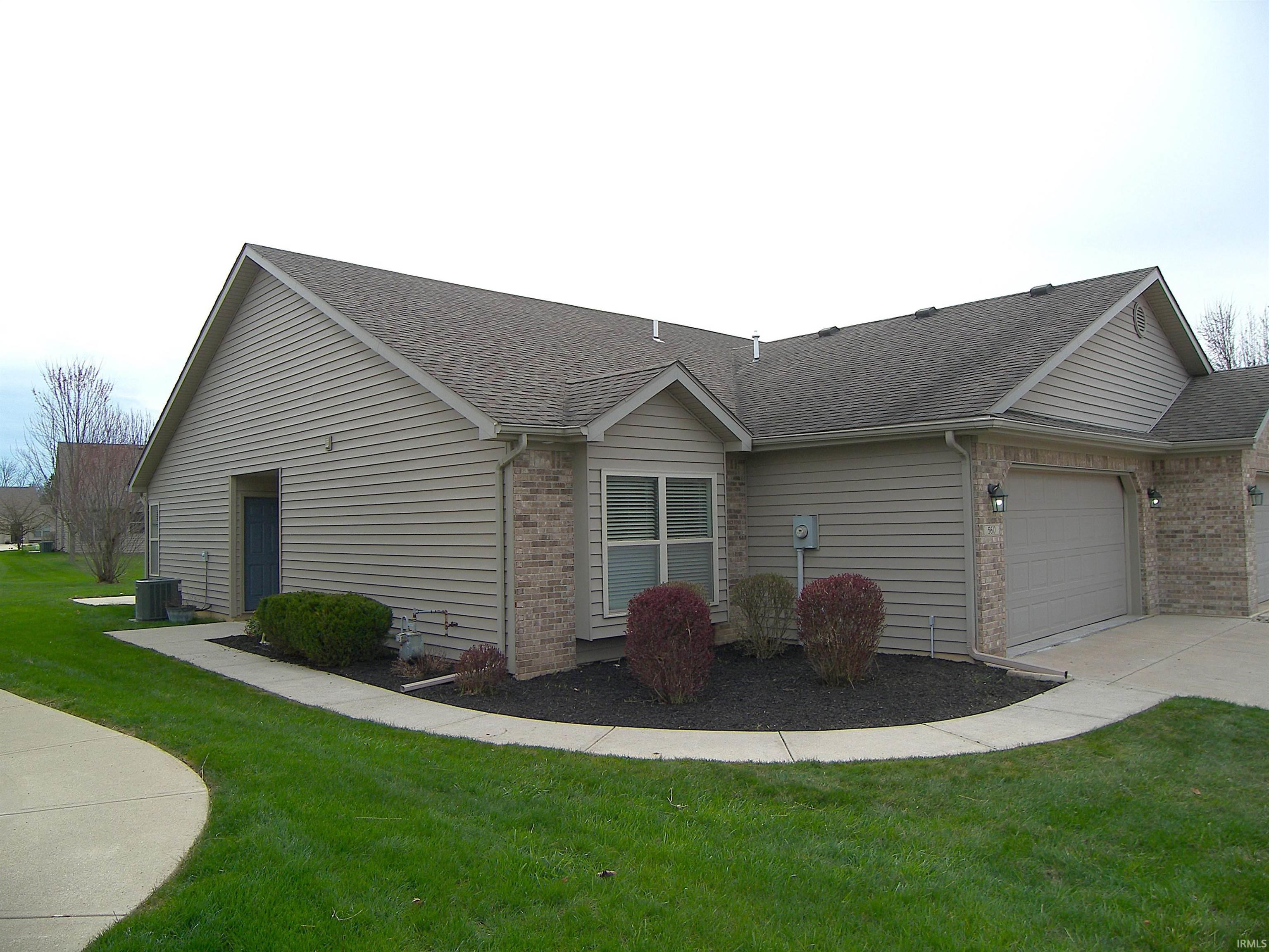 560 Buck Trail Warsaw, IN 46582 - Photo 3 of 36