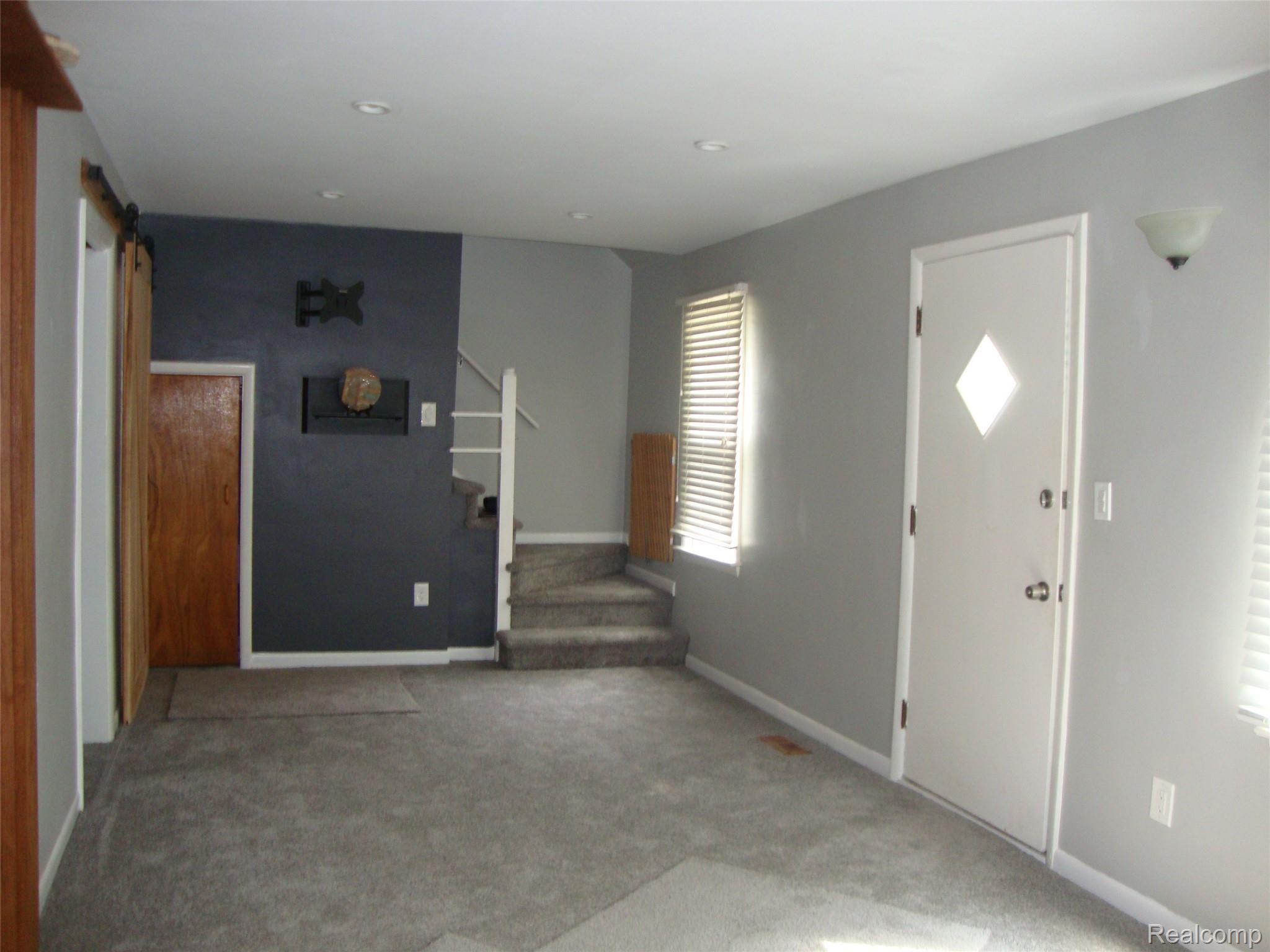 19949 Rensellor Street Livonia, MI 48152 - Photo 10 of 17 064.JPG
