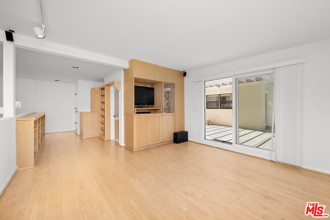6206 Pacific Avenue, Unit 2 Playa del Rey, CA 90293 - Photo 10 of 33