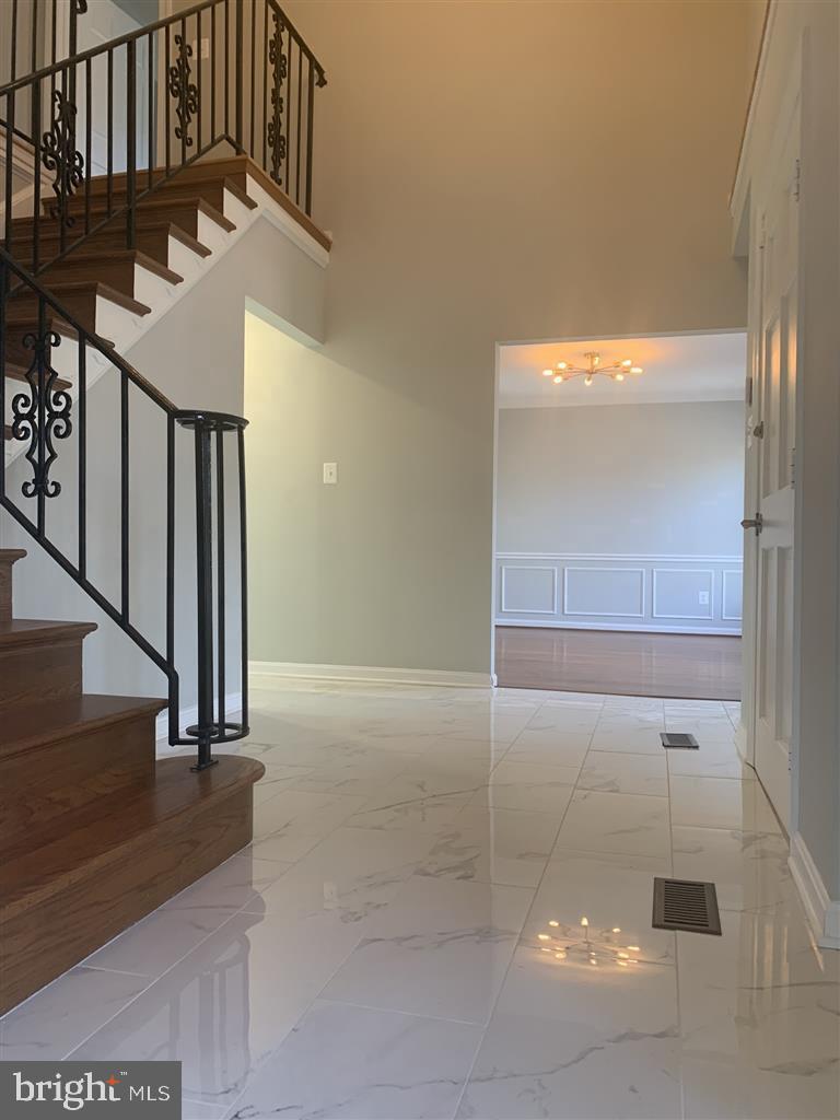 805 Balls Hill Road McLean, VA 22101 - Photo 2 of 40
