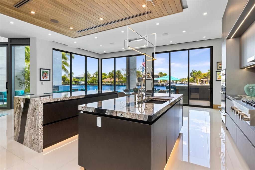 34 Minnetonka Road Sea Ranch Lakes, FL 33308 - Photo 13 of 89