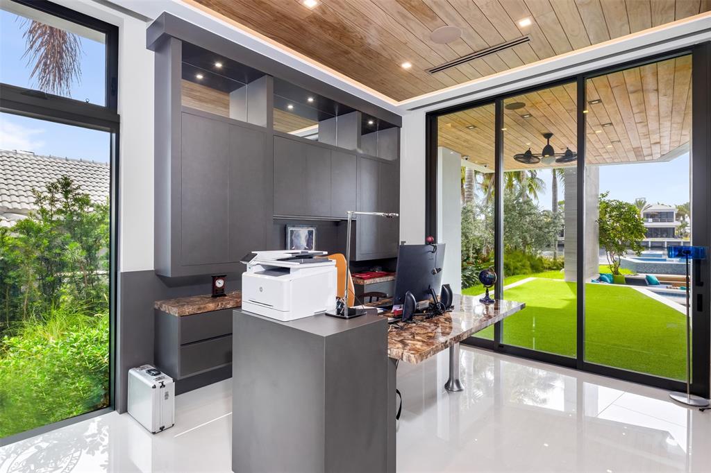 34 Minnetonka Road Sea Ranch Lakes, FL 33308 - Photo 19 of 89 a room with window