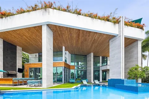 $19,995,000 | 34 Minnetonka Road, Sea Ranch Lakes, FL 33308