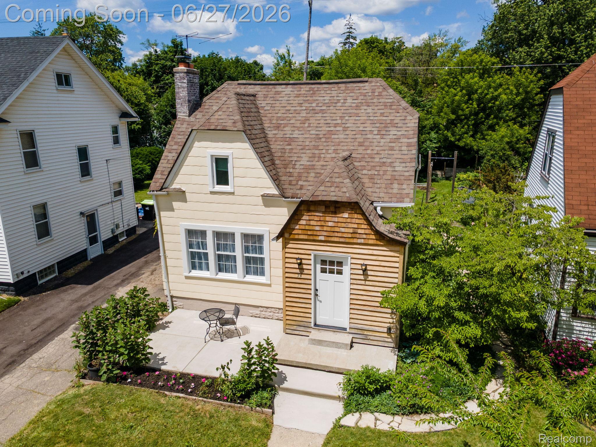 39 Mohawk Road Pontiac, MI 48341 - Photo 1 of 32 Gable-roof property featuring light yellow siding and natural wood shingle accents