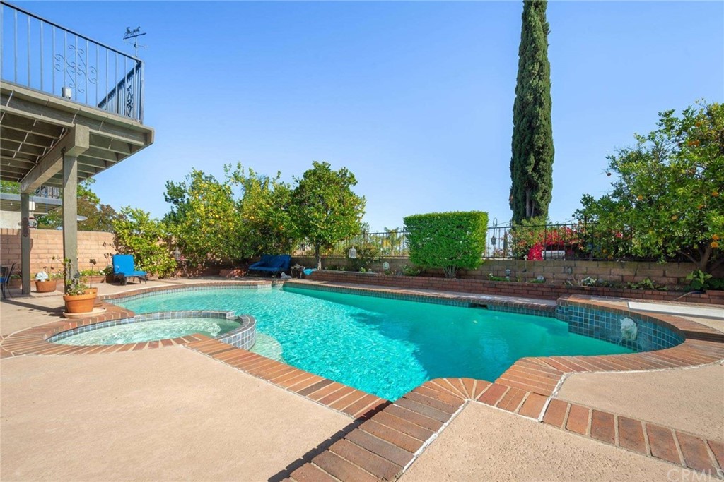 3750 Valley Lights Drive Pasadena, CA 91107 - Photo 43 of 55 a view of a backyard with plants and patio