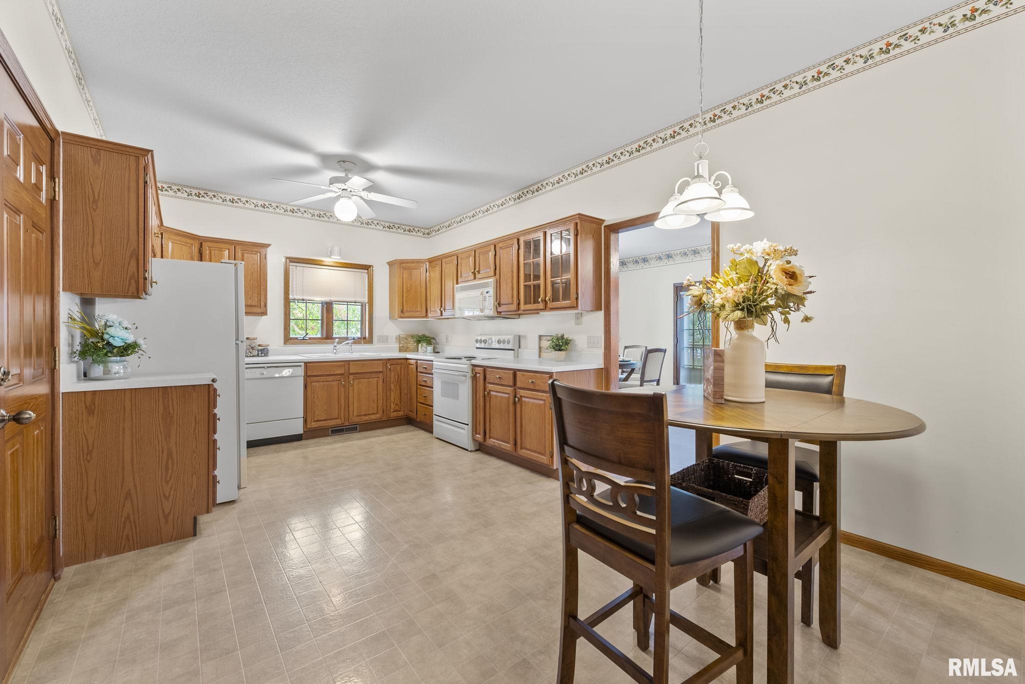 3458 Maple Glen Drive Bettendorf, IA 52722 - Photo 4 of 10 Gallery Image 4