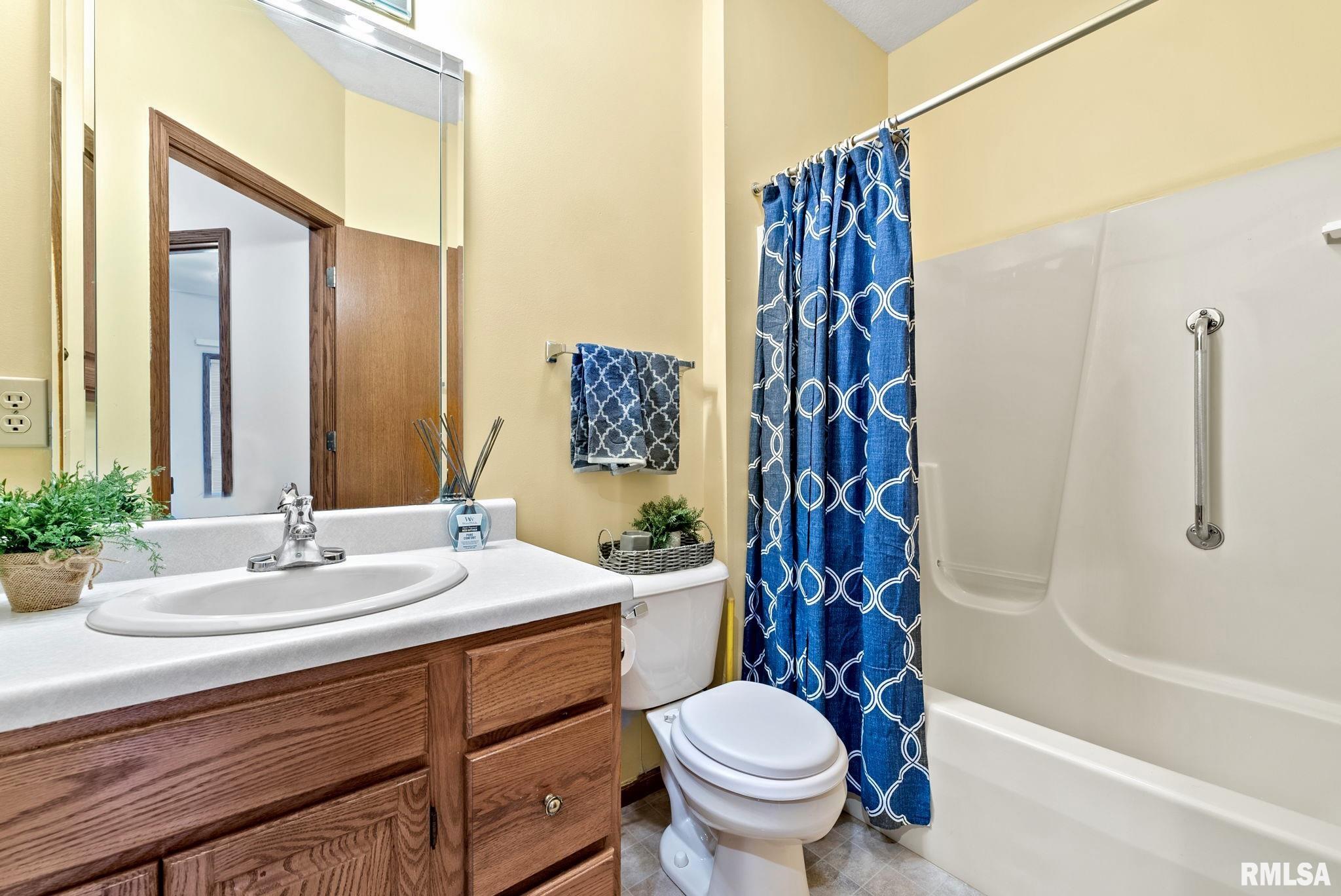 3458 Maple Glen Drive Bettendorf, IA 52722 - Photo 6 of 10 Gallery Image 6