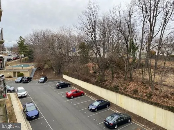 $1,800 | 5565 Columbia Pike, Unit 606, Arlington, VA 22204