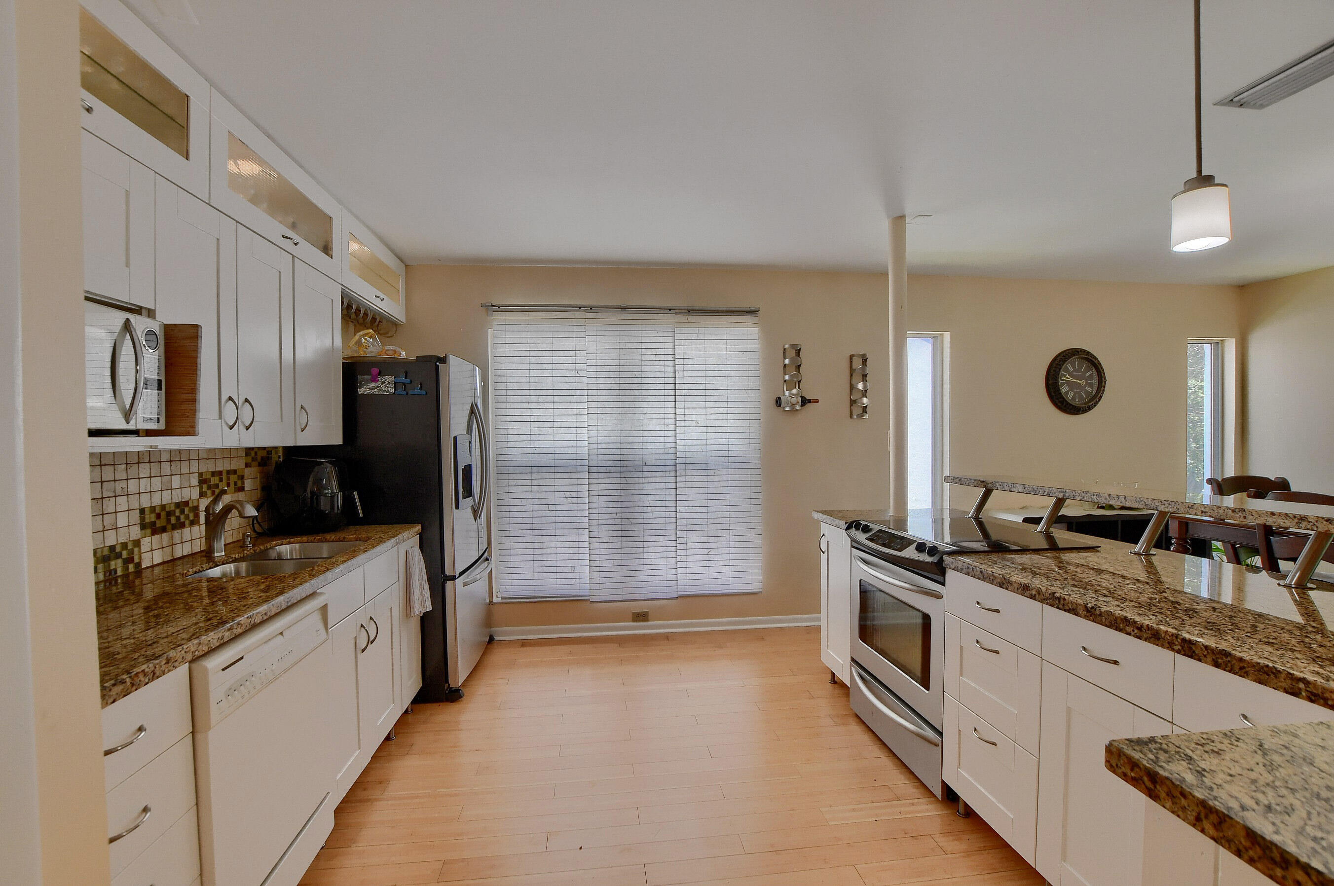 6237 Old Court Road, Unit 203 Boca Raton, FL 33433 - Photo 11 of 34 a large kitchen with a stove and a sink