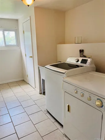 $5,000 | 40 Willets Drive, Syosset, NY 11791