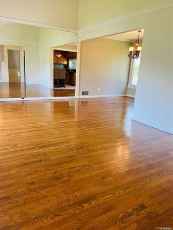 $5,000 | 40 Willets Drive, Syosset, NY 11791