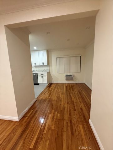 $2,400 | 13104 Riverside Drive, Sherman Oaks, CA 91423