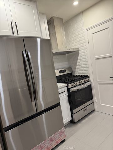 $2,400 | 13104 Riverside Drive, Sherman Oaks, CA 91423