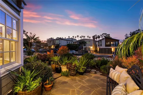 $5,195,000 | 320 Heliotrope Avenue, Corona del Mar, CA 92625