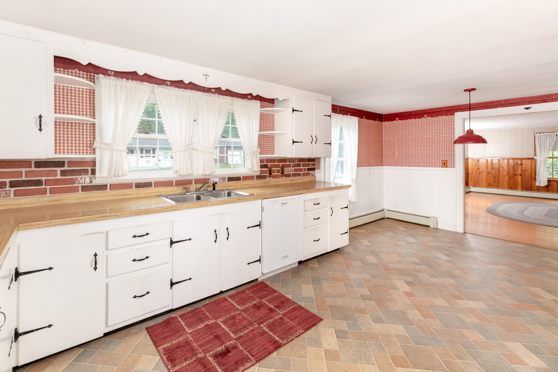 36 Lafayette Street Laconia, NH 03246 - Photo 11 of 37