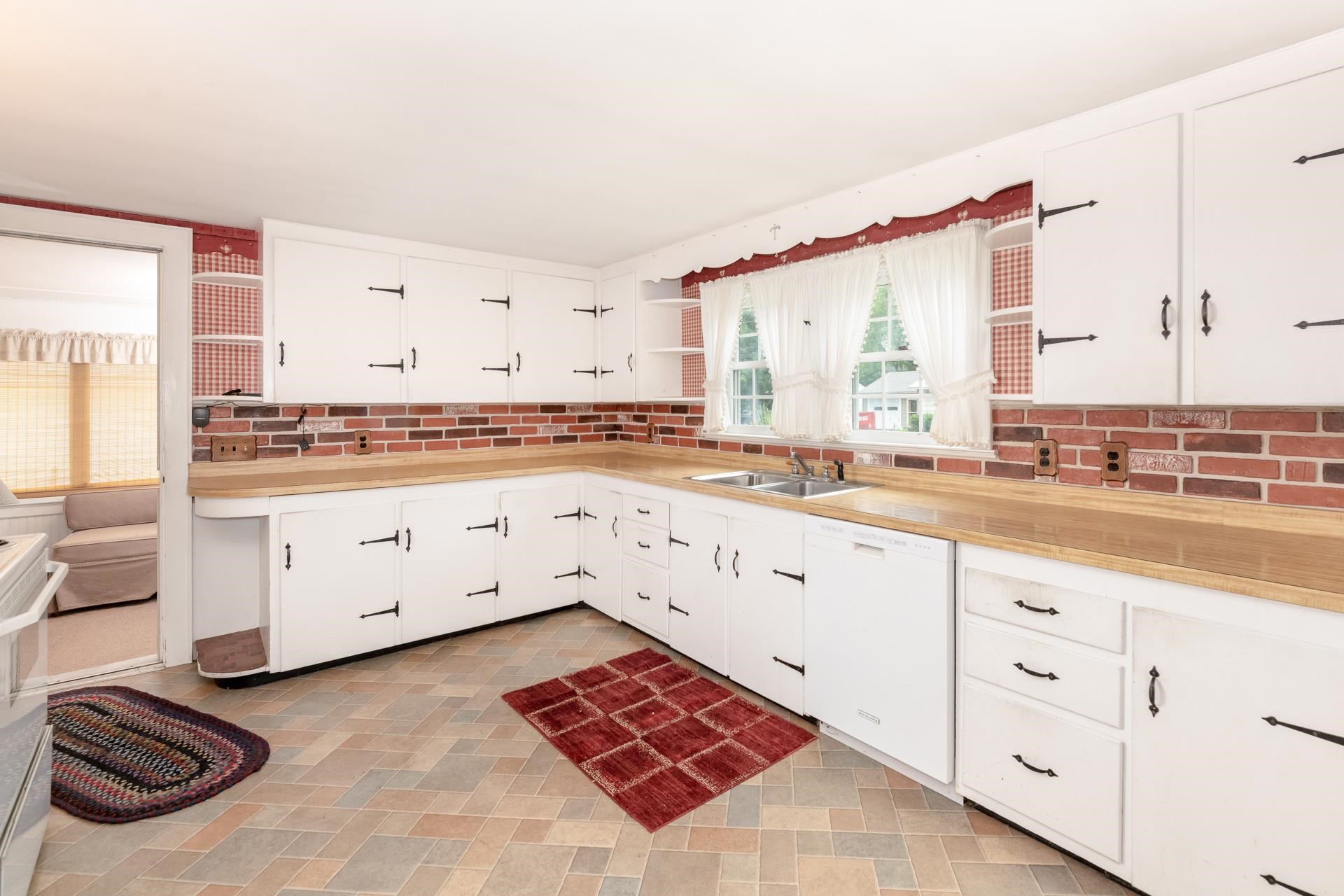36 Lafayette Street Laconia, NH 03246 - Photo 12 of 37