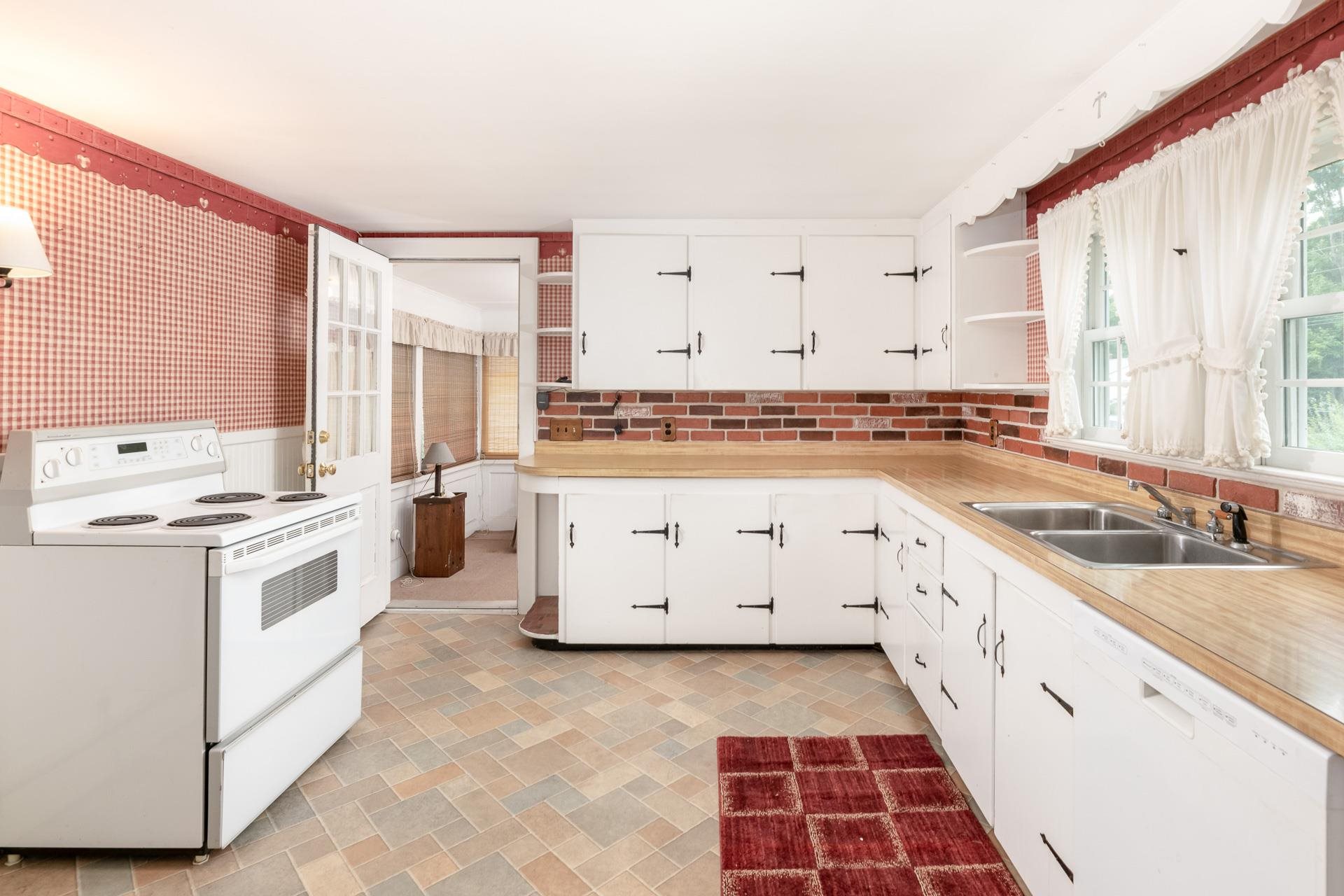 36 Lafayette Street Laconia, NH 03246 - Photo 10 of 37