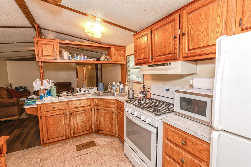 1306 Winn Road Bowie, TX 76230 - Photo 15 of 23