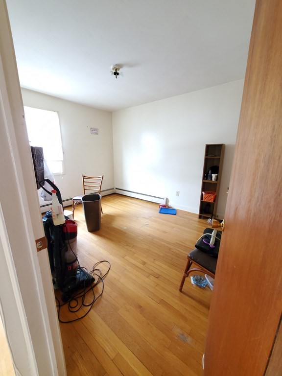 39 Beacon Street Fall River, MA 02721 - Photo 12 of 36 a living room with furniture