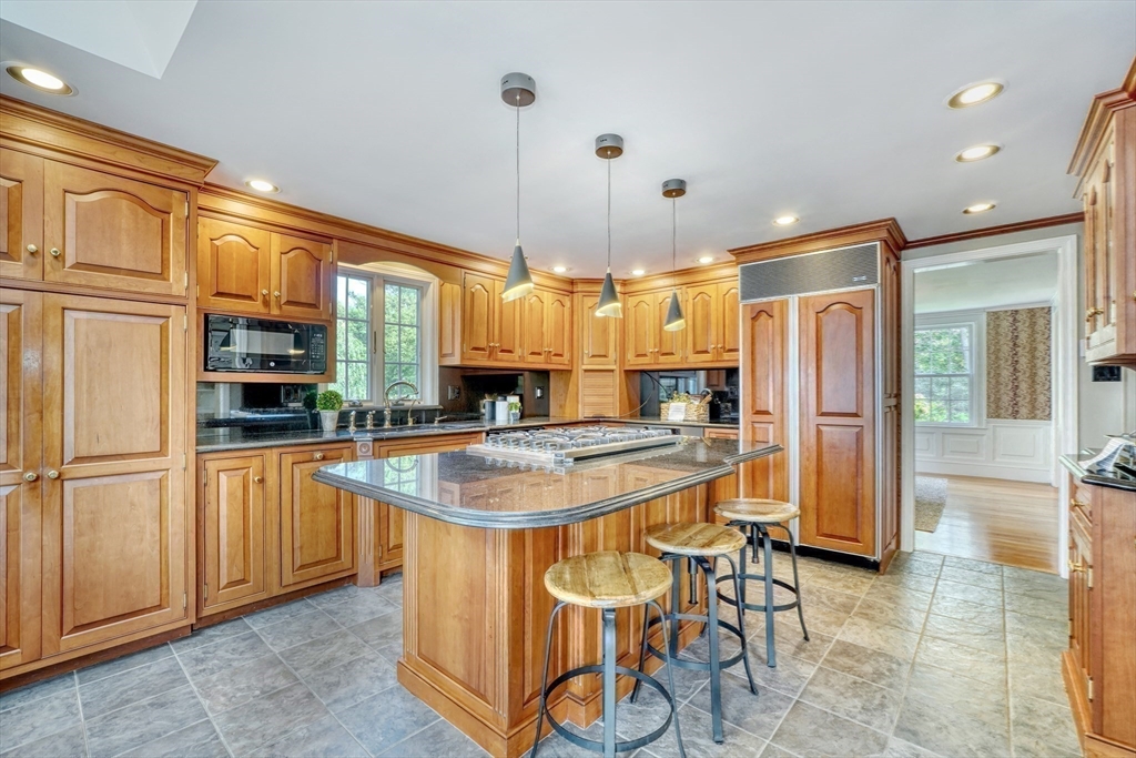 46 Country Club Road Melrose, MA 02176 - Photo 11 of 41