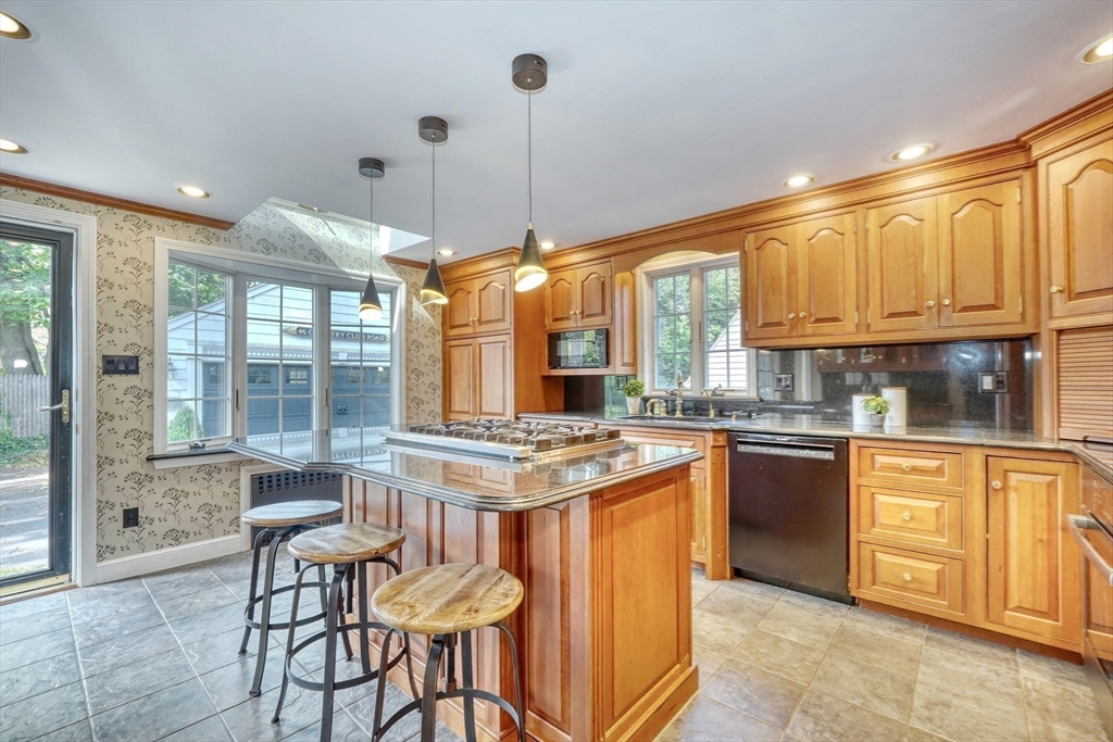 46 Country Club Road Melrose, MA 02176 - Photo 12 of 41