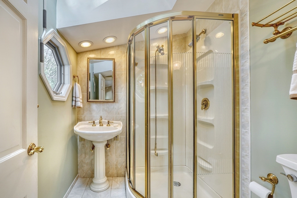 46 Country Club Road Melrose, MA 02176 - Photo 22 of 41