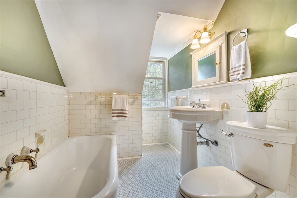 46 Country Club Road Melrose, MA 02176 - Photo 27 of 41