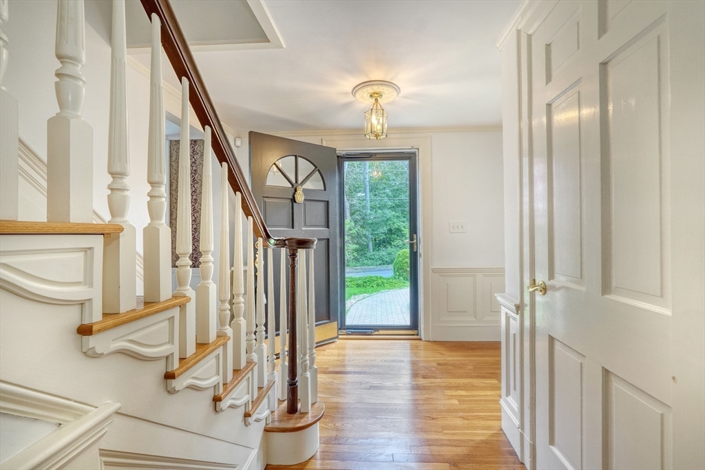 46 Country Club Road Melrose, MA 02176 - Photo 3 of 41