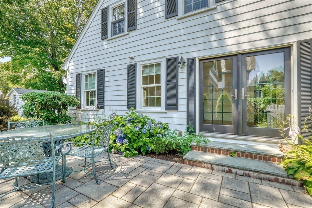 46 Country Club Road Melrose, MA 02176 - Photo 6 of 41