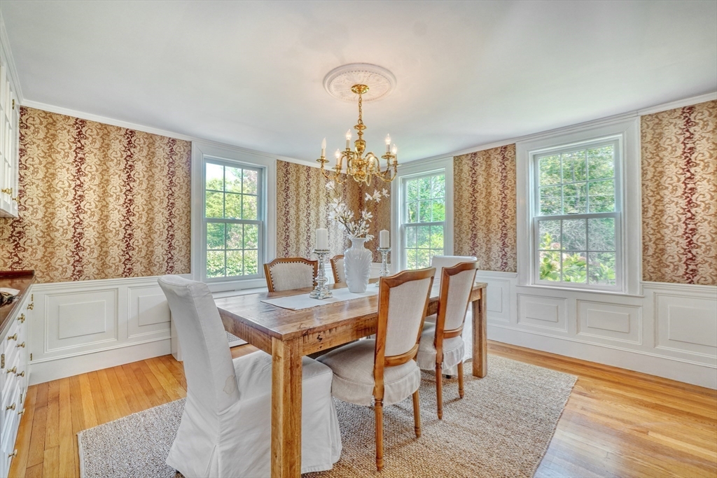 46 Country Club Road Melrose, MA 02176 - Photo 8 of 41