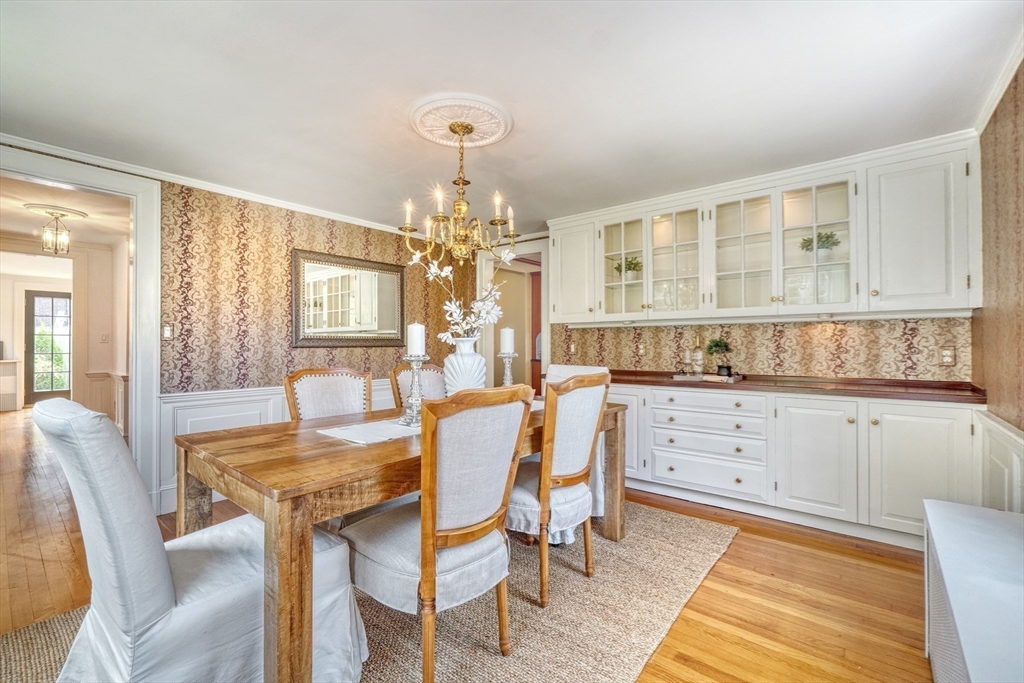 46 Country Club Road Melrose, MA 02176 - Photo 9 of 41