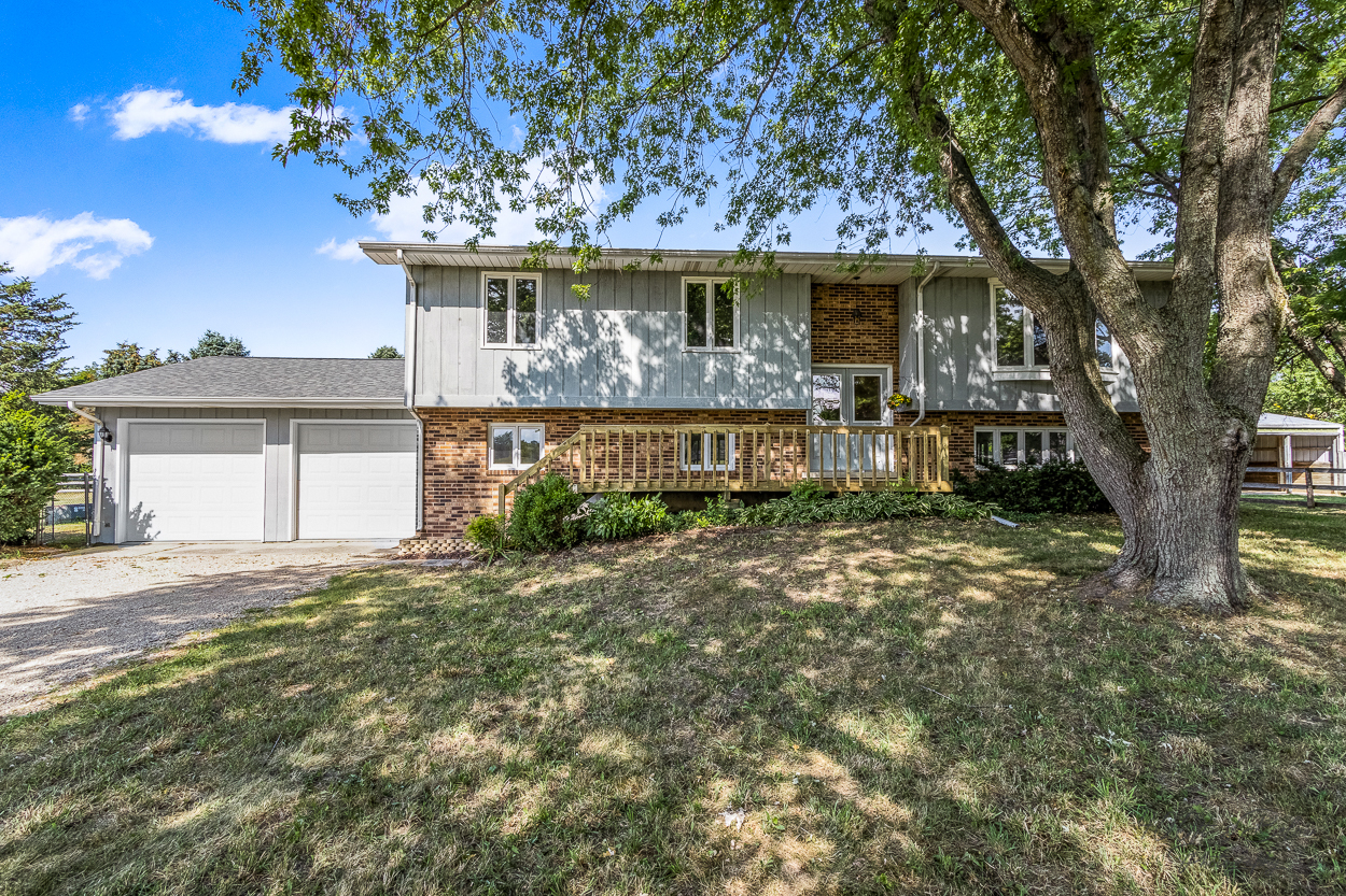 8701 Clark Road Richmond, IL 60071 - Photo 3 of 28