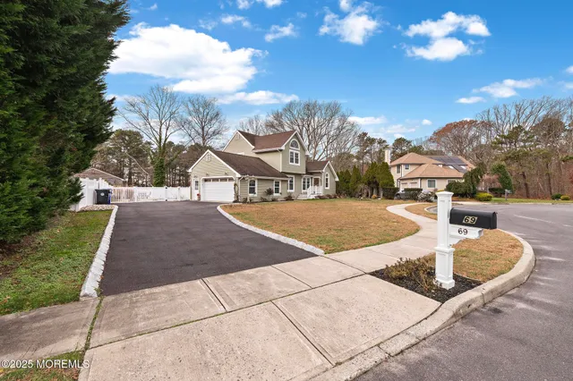 $675,000 | 69 Chestnut Court, Brick, NJ 08723